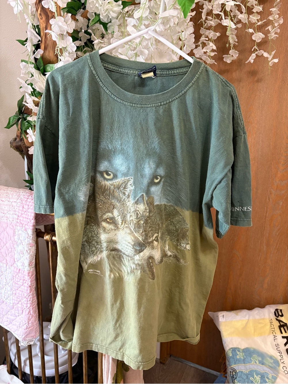 Vintage Two-Tone Green Wolf Graphic Minnesota Tee
